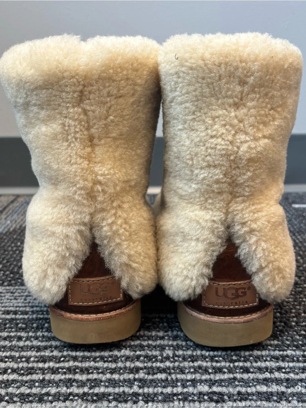 Ugg Maylin 1001761 Brown leather shearling boots 7